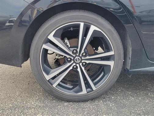 Black 2023 Nissan Sentra SR