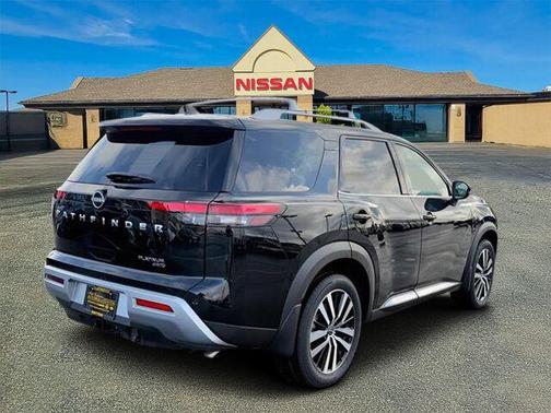 2025 Nissan Pathfinder Platinum