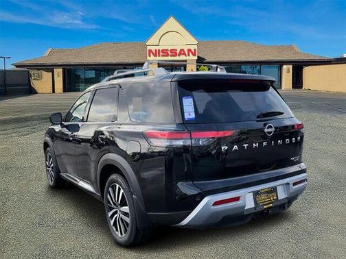 2025 Nissan Pathfinder Platinum