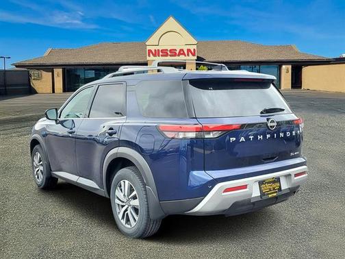 2025 Nissan Pathfinder SL