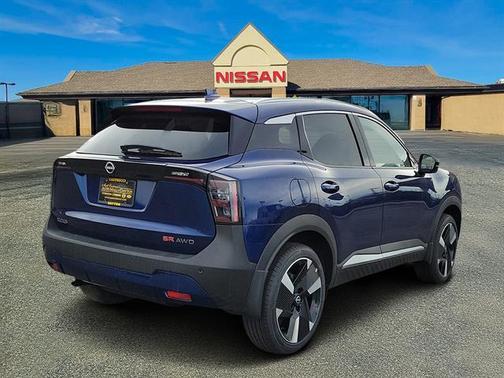 2025 Nissan Kicks SR