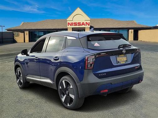 2025 Nissan Kicks SR