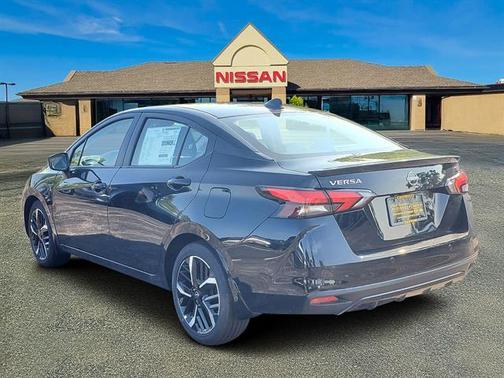 2025 Nissan Versa 1.6 SR