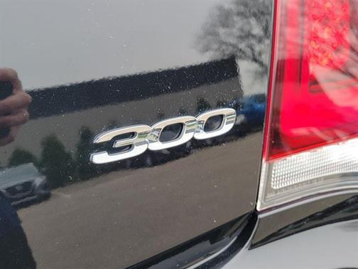 Gloss Black 2019 Chrysler 300 Touring