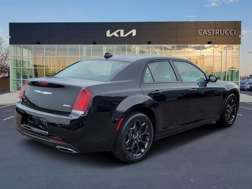 Gloss Black 2019 Chrysler 300 Touring