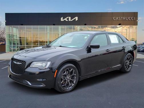 Gloss Black 2019 Chrysler 300 Touring