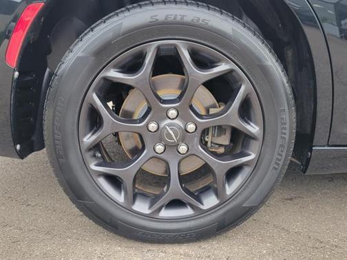 Gloss Black 2019 Chrysler 300 Touring