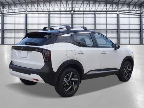 2t Wht Blk Roof 2026 Nissan Kicks SV