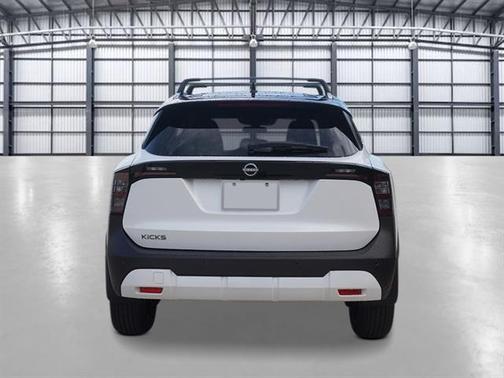 2t Wht Blk Roof 2026 Nissan Kicks SV