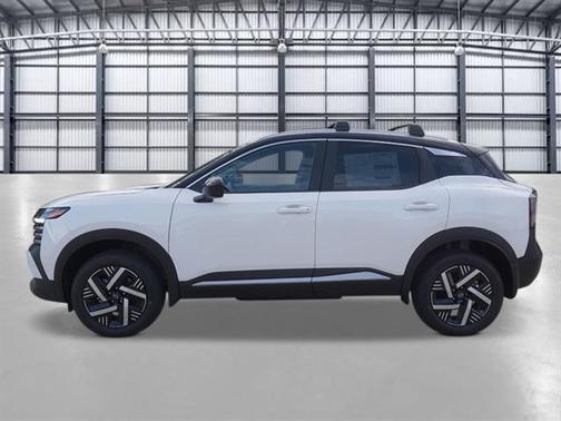 2t Wht Blk Roof 2026 Nissan Kicks SV