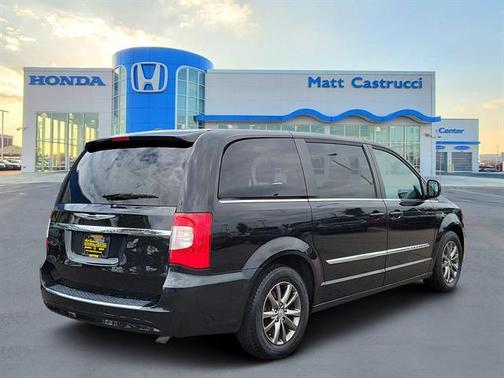 2014 Chrysler Town & Country S