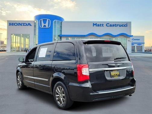2014 Chrysler Town & Country S