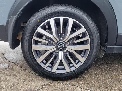 Boulder Gray Pearl 2022 Nissan Kicks SV