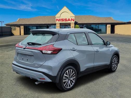 Boulder Gray Pearl 2022 Nissan Kicks SV