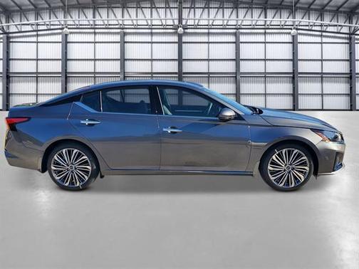 2025 Nissan Altima SL