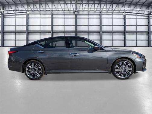 2025 Nissan Altima SL