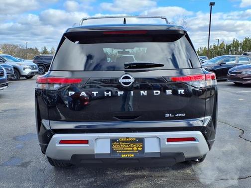 2025 Nissan Pathfinder SL
