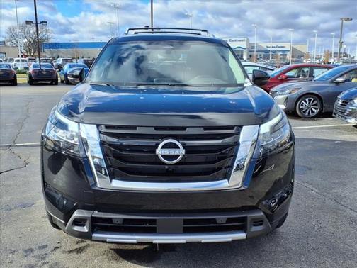 2025 Nissan Pathfinder SL