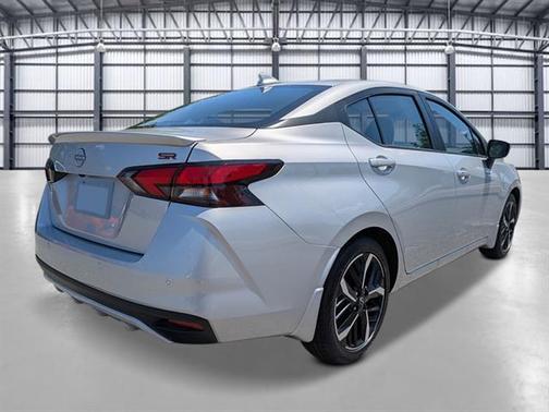 2025 Nissan Versa 1.6 SR