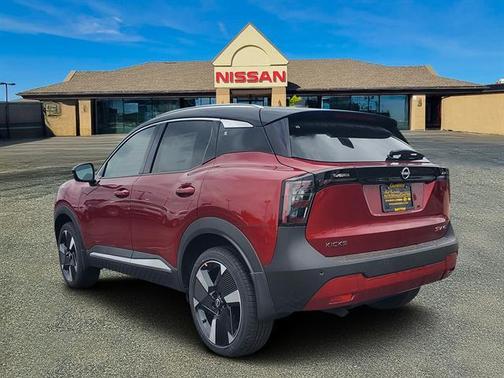 2025 Nissan Kicks SR
