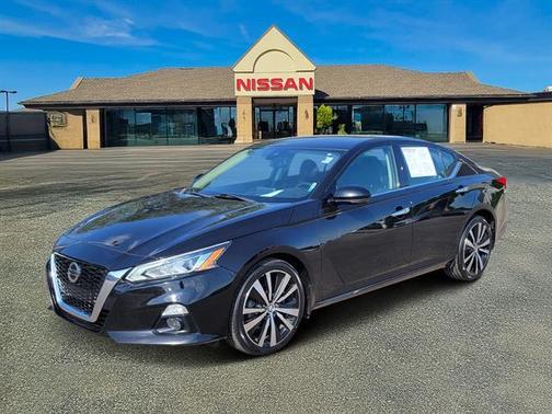 Black 2019 Nissan Altima 2.5 Platinum