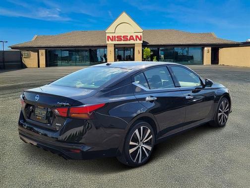 Black 2019 Nissan Altima 2.5 Platinum