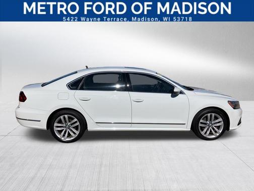 2017 Volkswagen Passat 1.8T SE w/Technology