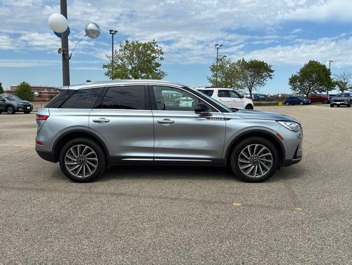 Silver Radiance Metallic Clearcoat 2023 Lincoln Corsair Reserve