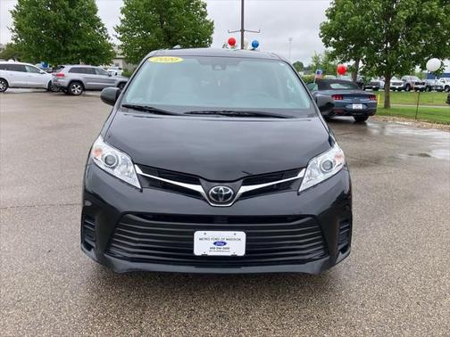 2020 Toyota Sienna LE