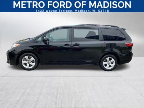 2020 Toyota Sienna LE