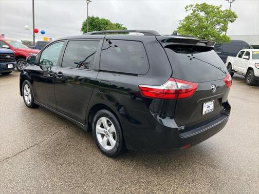 2020 Toyota Sienna LE