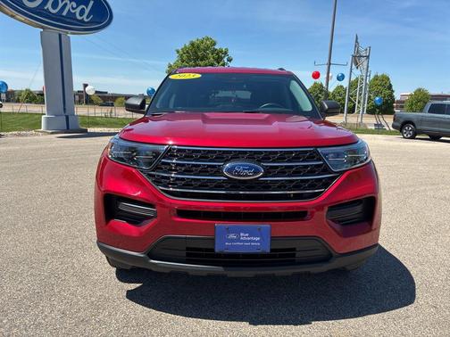 Rapid Red Metallic Tinted Clearcoat 2023 Ford Explorer XLT