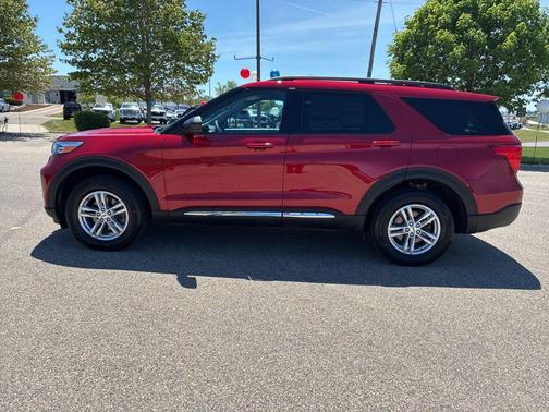 Rapid Red Metallic Tinted Clearcoat 2023 Ford Explorer XLT