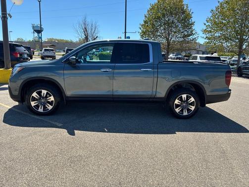Lunar Silver Metallic 2017 Honda Ridgeline RTL-E