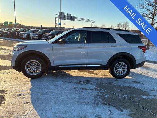 Space White Metallic 2025 Ford Explorer Active