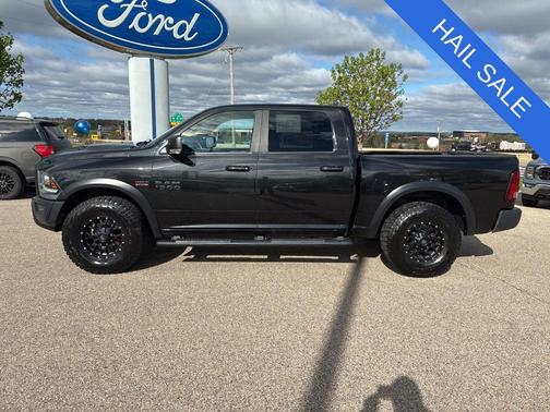 Brilliant Black Crystal Pearlcoat 2017 RAM 1500 Rebel