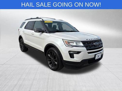 White Platinum 2018 Ford Explorer XLT