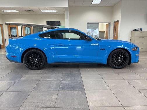 Grabber Blue Metallic 2022 Ford Mustang GT Premium