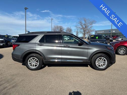 Carbonized Gray Metallic 2025 Ford Explorer Active