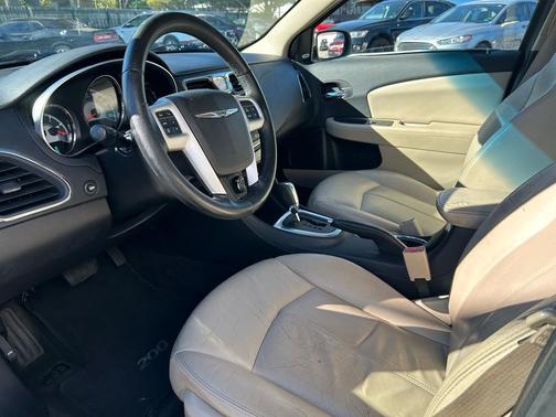 2014 Chrysler 200 Limited