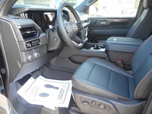 2025 GMC Yukon 4WD AT4