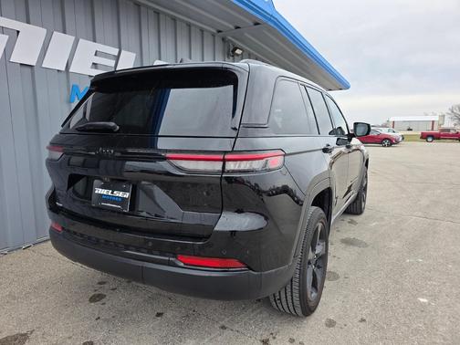 2022 Jeep Grand Cherokee Altitude