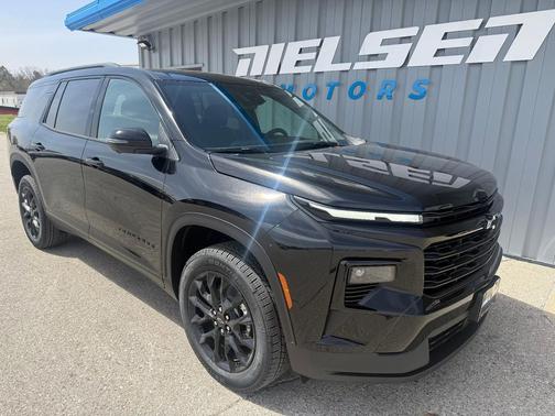 Mosaic Black Metallic 2026 Chevrolet Traverse LT