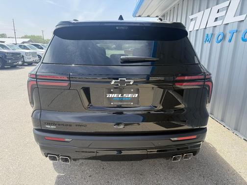 Mosaic Black Metallic 2026 Chevrolet Traverse LT