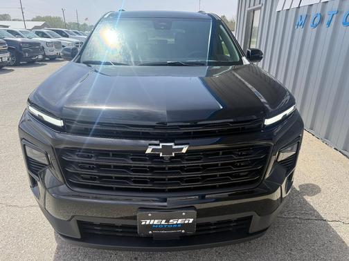 Mosaic Black Metallic 2026 Chevrolet Traverse LT