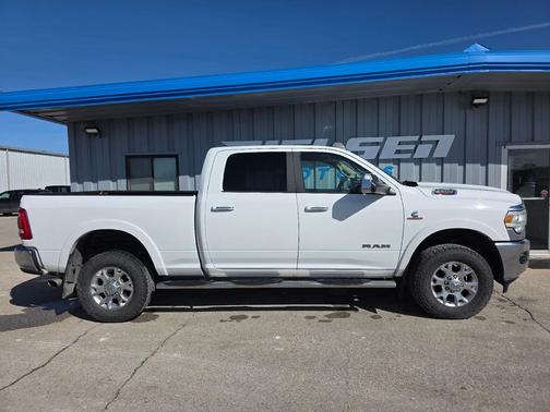 2020 RAM 2500 Laramie Crew Cab 4x4 6'4' Box