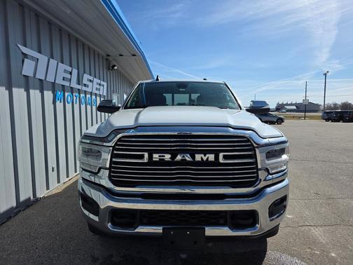 2020 RAM 2500 Laramie Crew Cab 4x4 6'4' Box