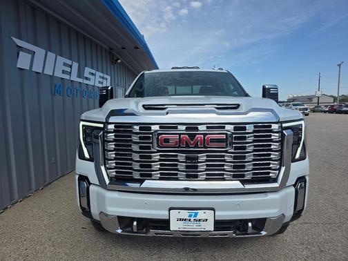 Glacier White Tricoat 2026 GMC Sierra 2500 Denali