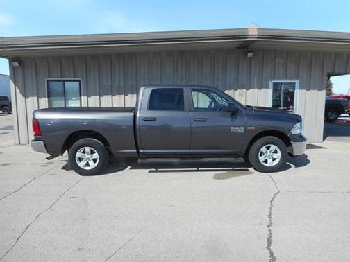 2019 RAM 1500 SLT