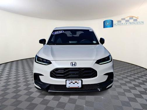 Platinum White Pearl 2026 Honda HR-V